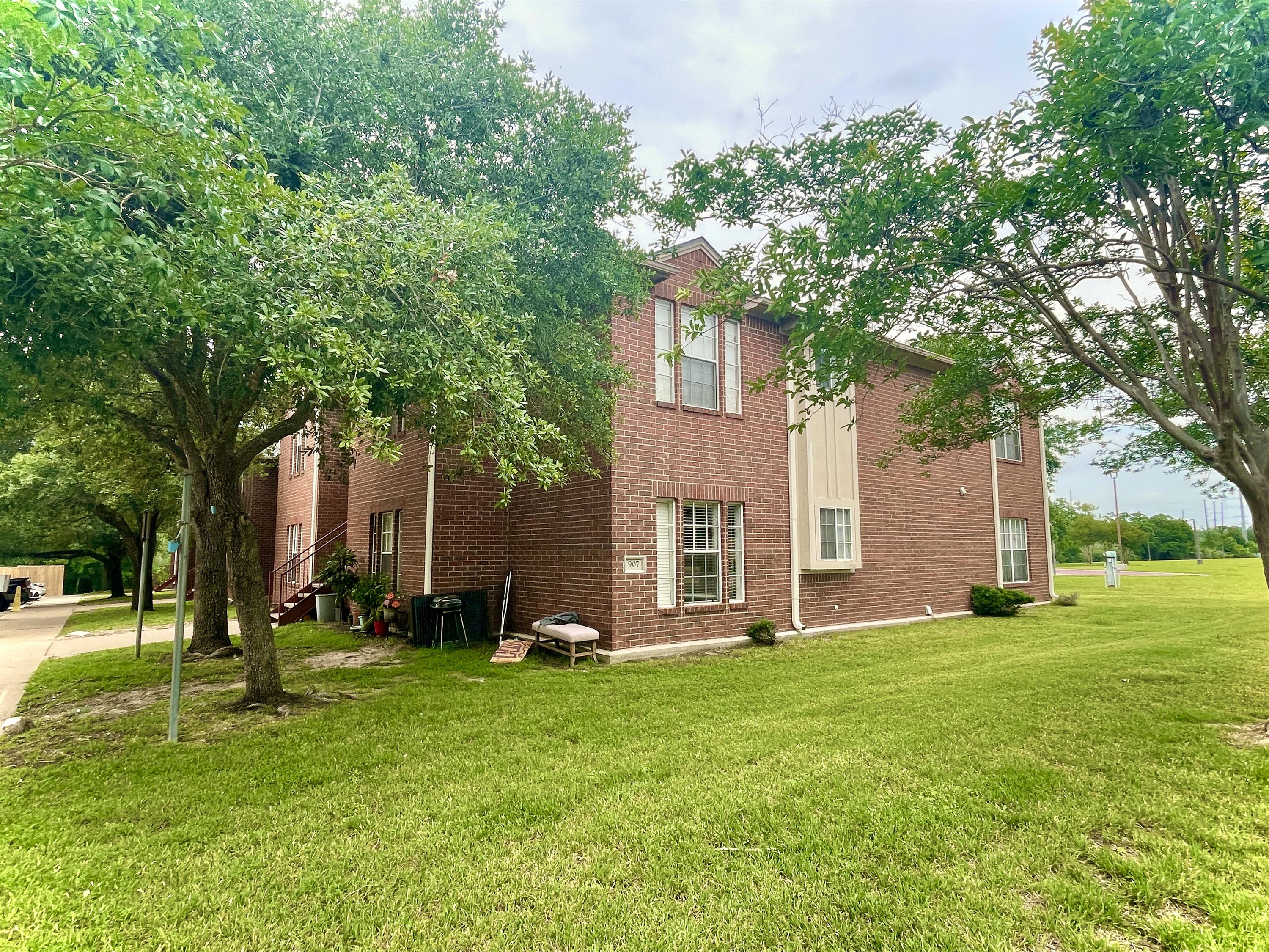 907 Balcones Drive